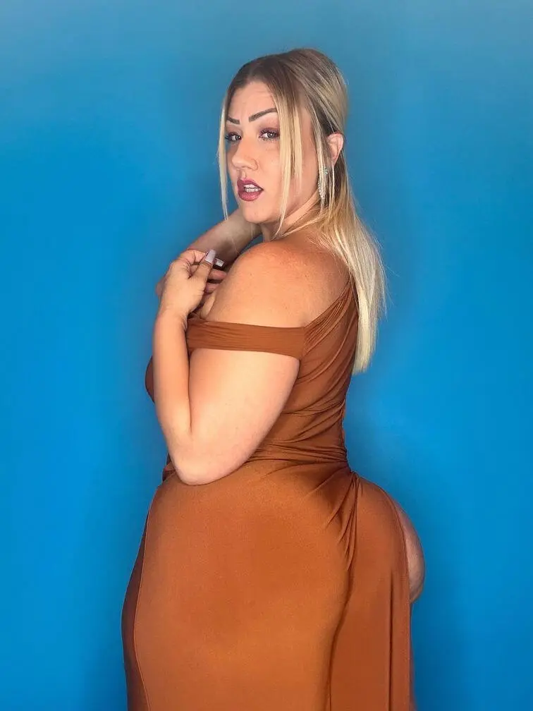 Escort Model Rylee Rabbit - 3