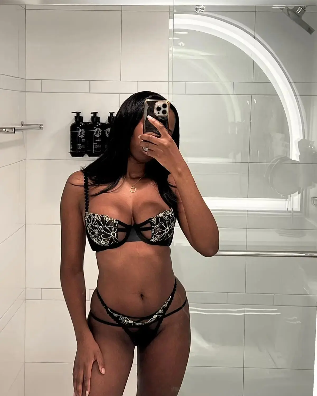 Escort Model Sadie Rowe