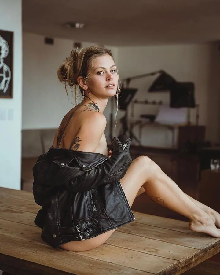 Escort Model Sammnextdoor - 2