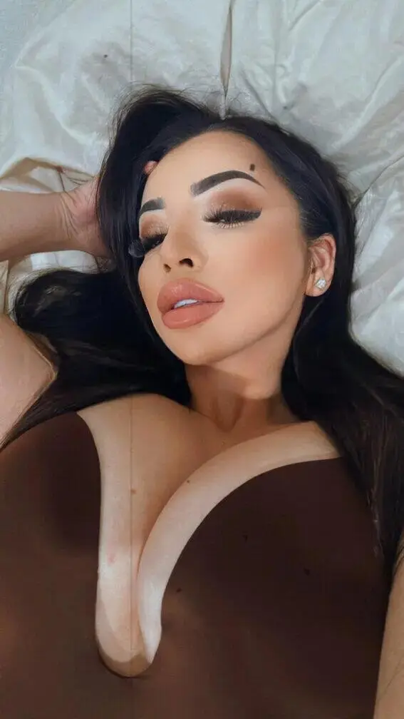 Escort Model SammySynn - 3