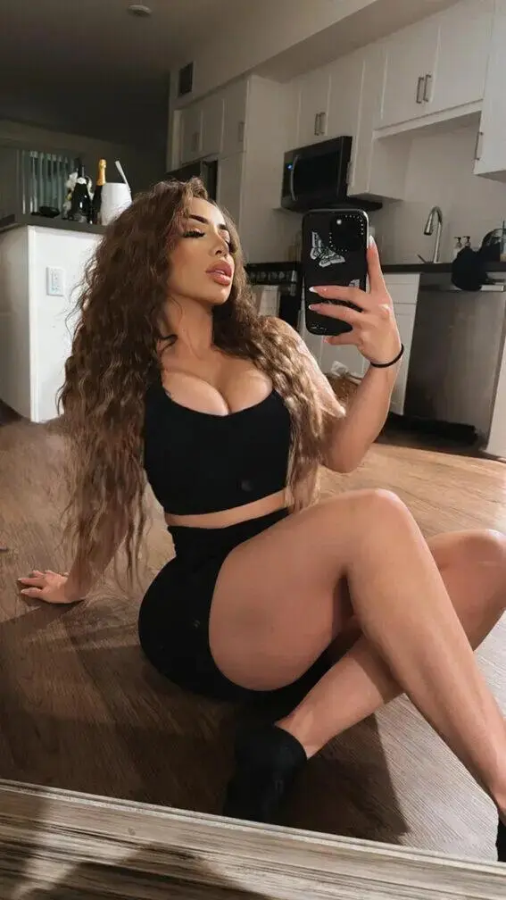 Escort Model SammySynn - 4