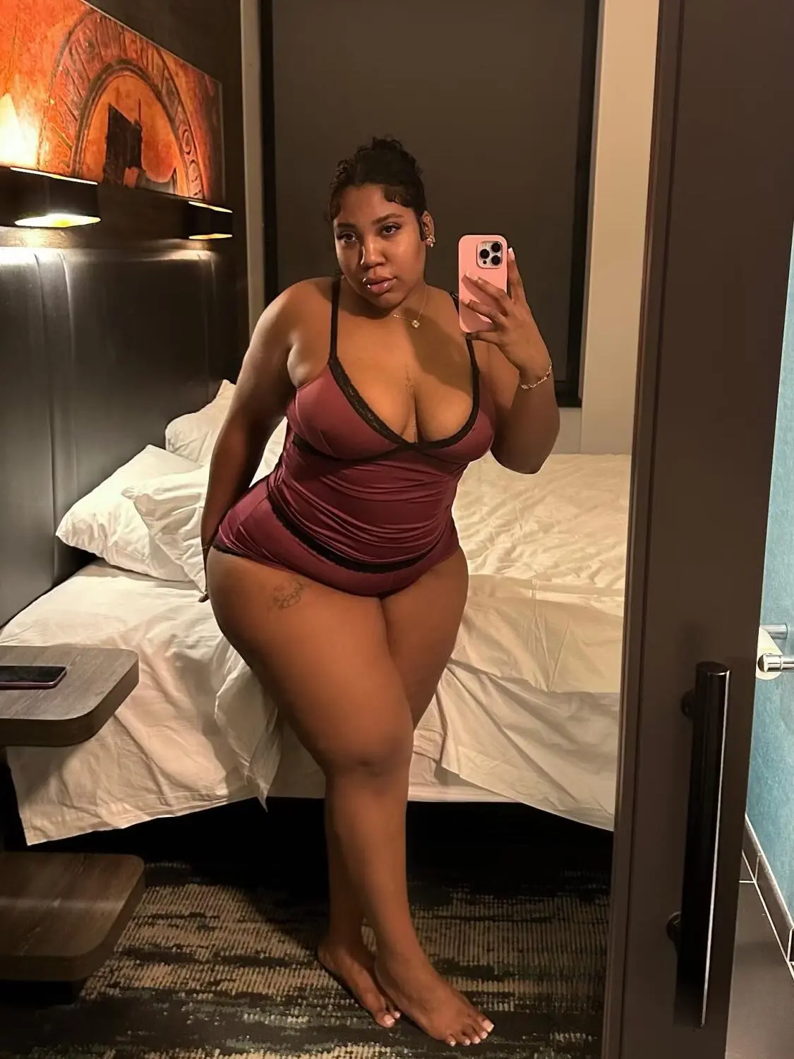 Escort Model Shawnababie