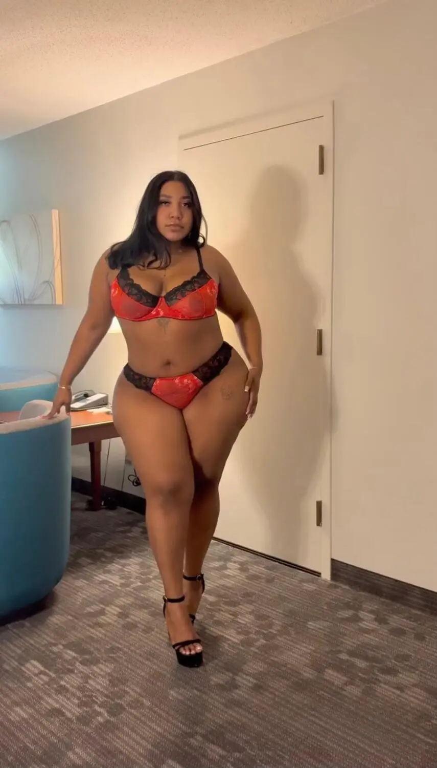 Escort Model Shawnababie - 5