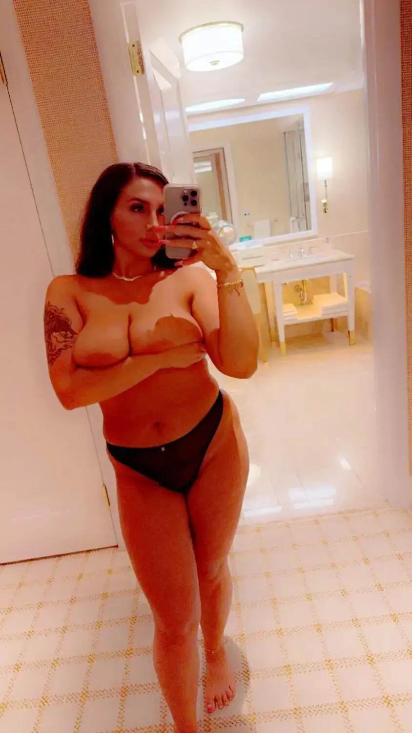 Escort Model Sinthia - 5