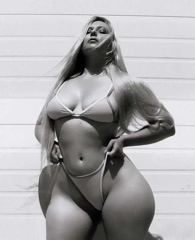 Escort Model Smoking mushroom