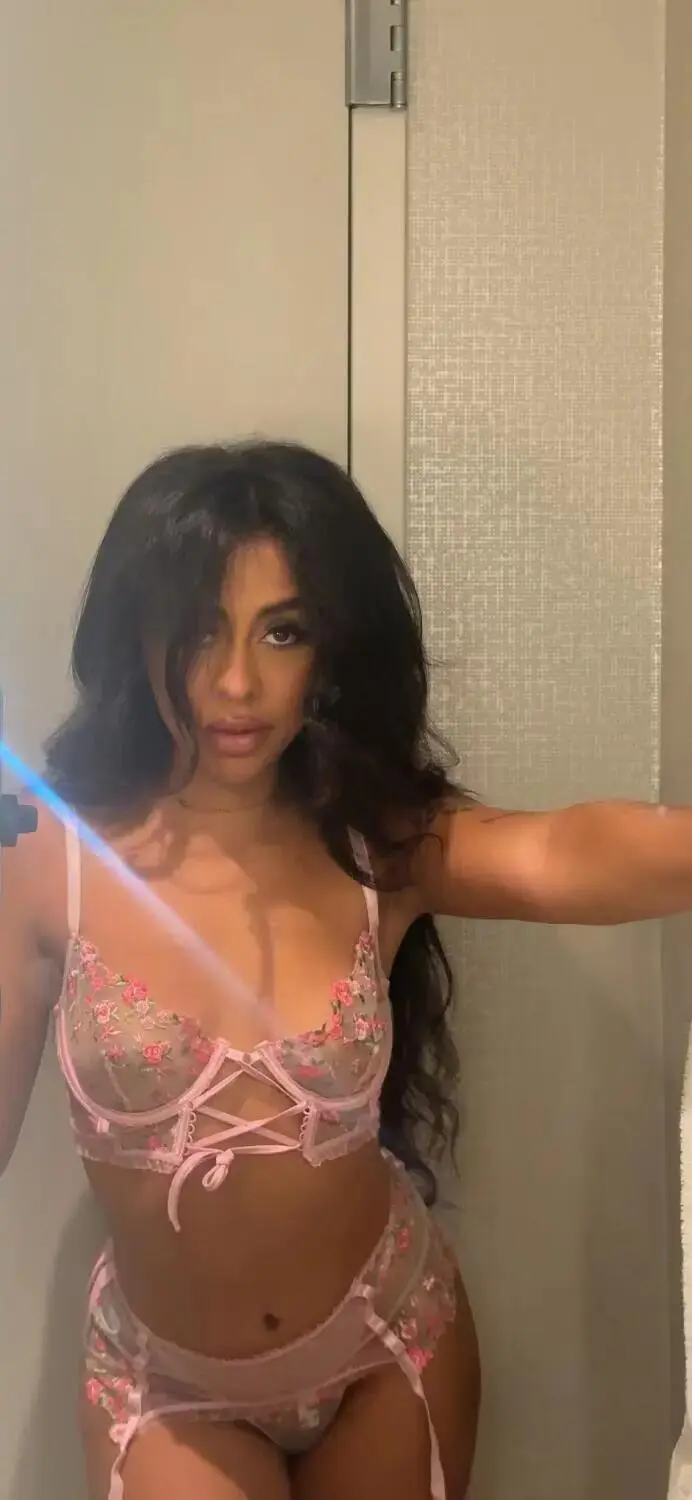 Escort Model Sophie - 4