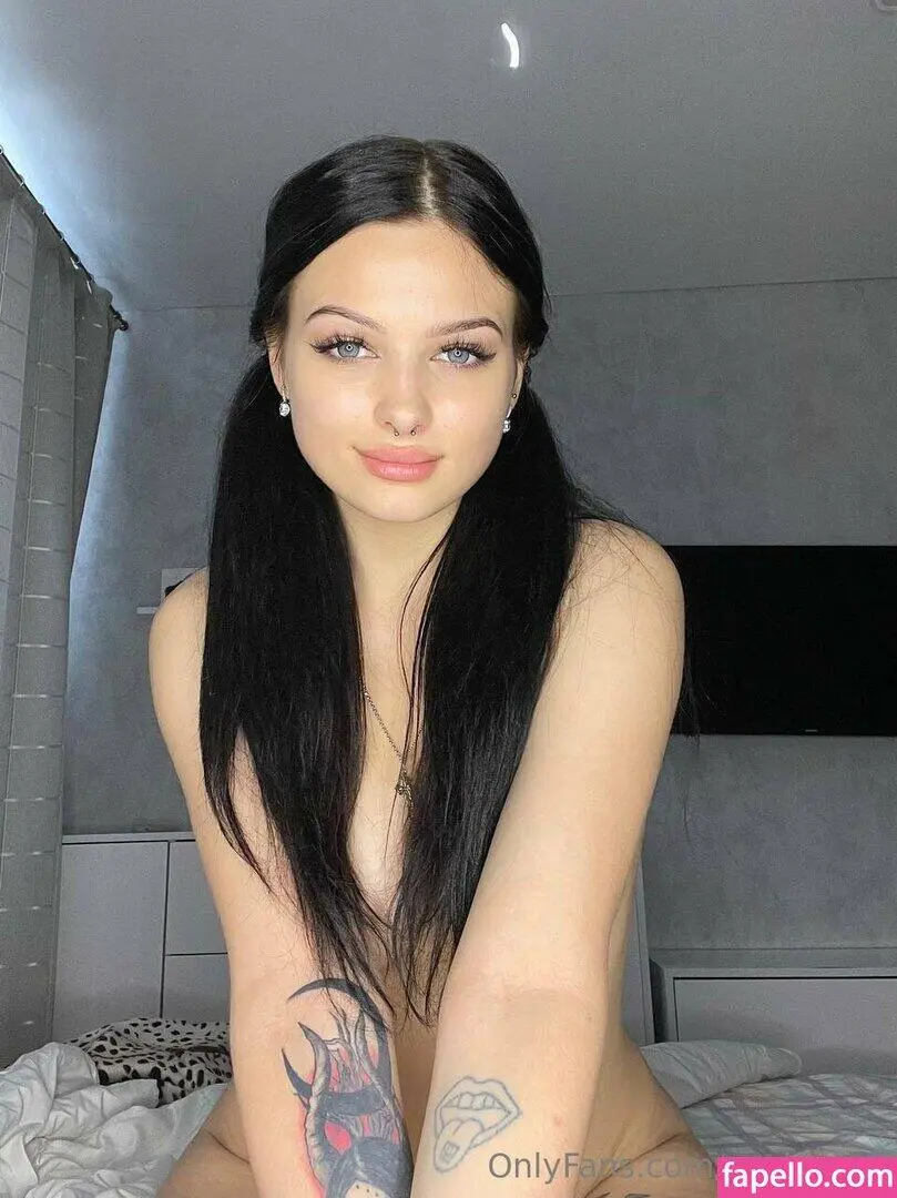 Escort Model Sophietye - 8