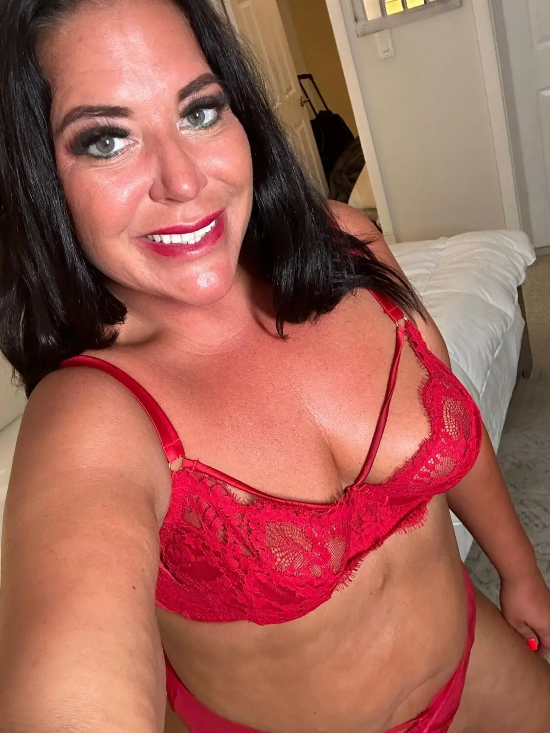 Escort Model TeeTeePAWG - 3