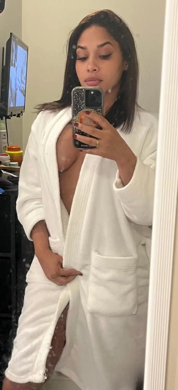 Escort Model Trevy - 2