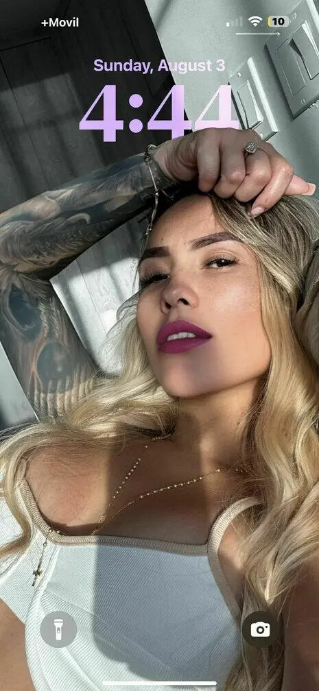 Escort Model Viiolet - 2