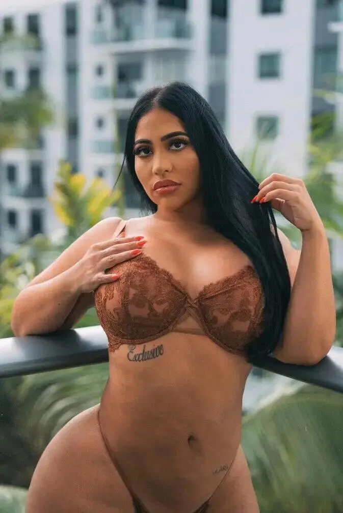 Escort Model Violet - 2