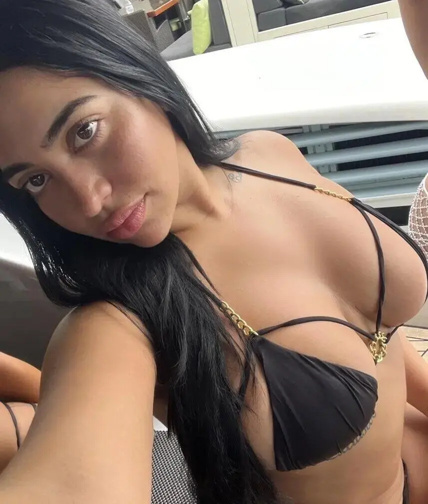 Escort Model Violet - 4