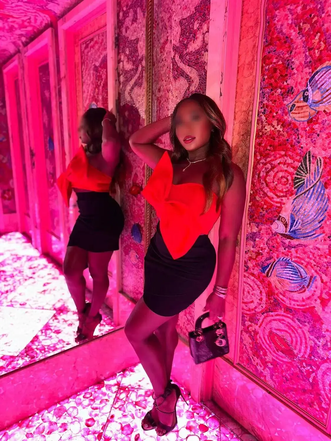 Escort Model Vivian - 4