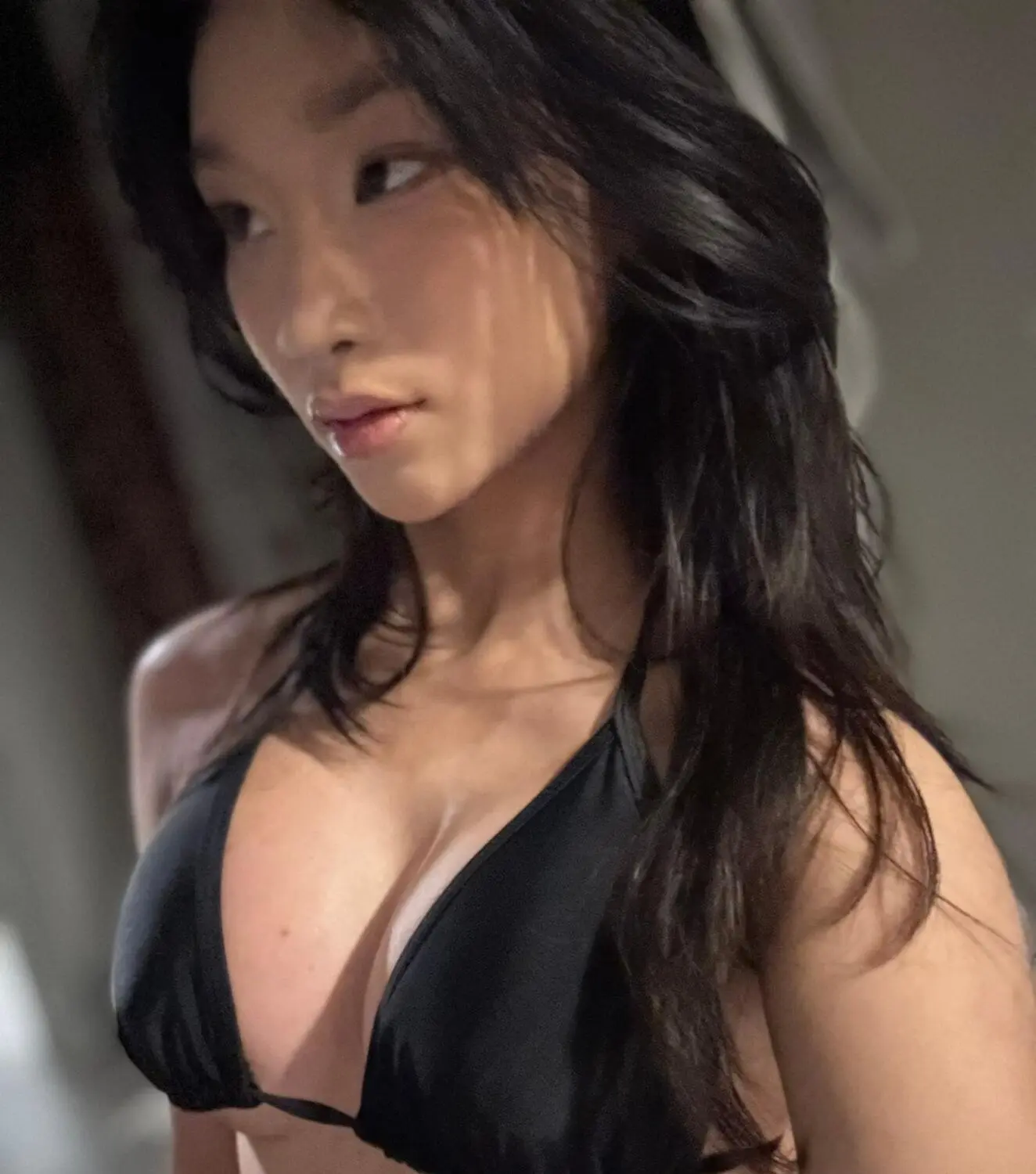 Escort Model Xoey Li