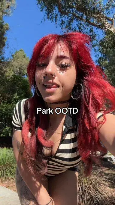 Escort Model Yourxgoldfish - 7